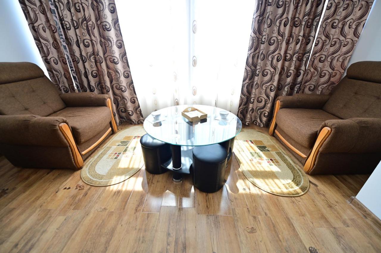 Vacation Apartment With Free Parking Sibiu Esterno foto